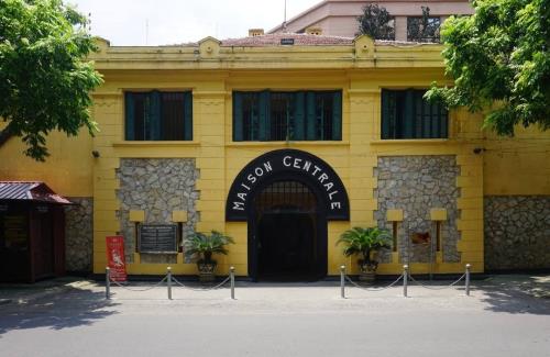 Hoa Lo Prison